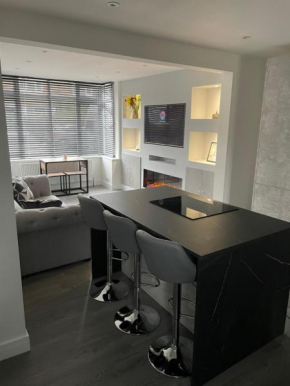 VA Home Stay - Close to Luton Airport, M1 & A505